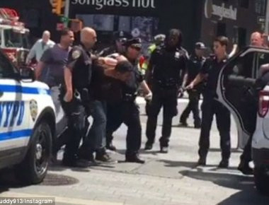 Οι Έλληνες που βρέθηκαν μπροστά στην τραγωδία στην Times Square (βίντεο)